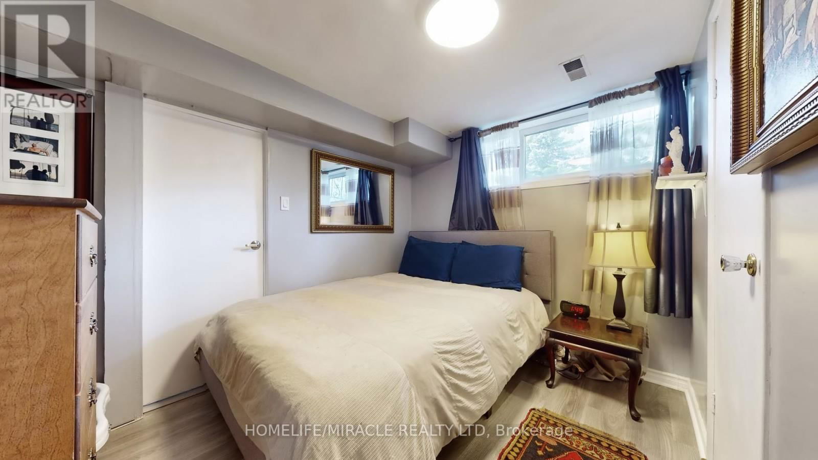 374 BOOK ROAD Image 32