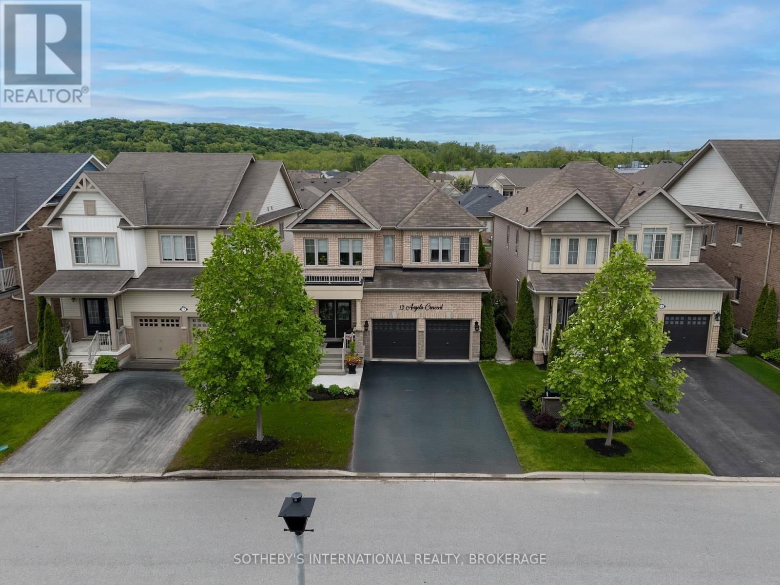 13 ANGELA CRESCENT Image 3