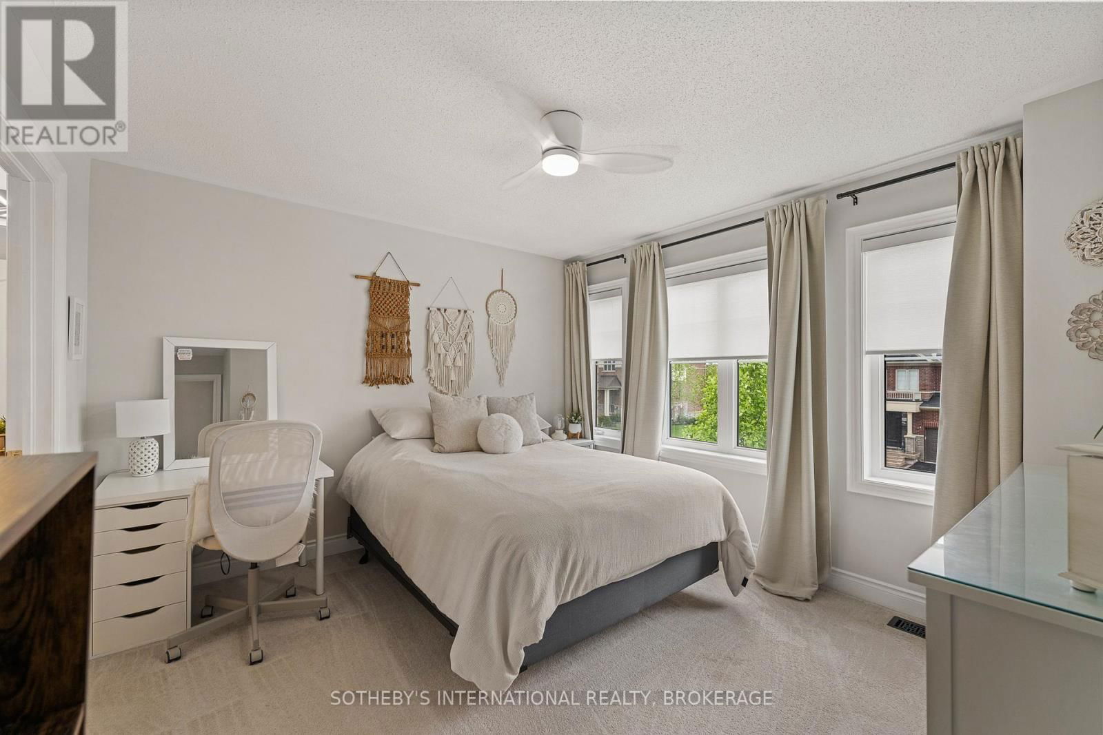 13 ANGELA CRESCENT Image 36