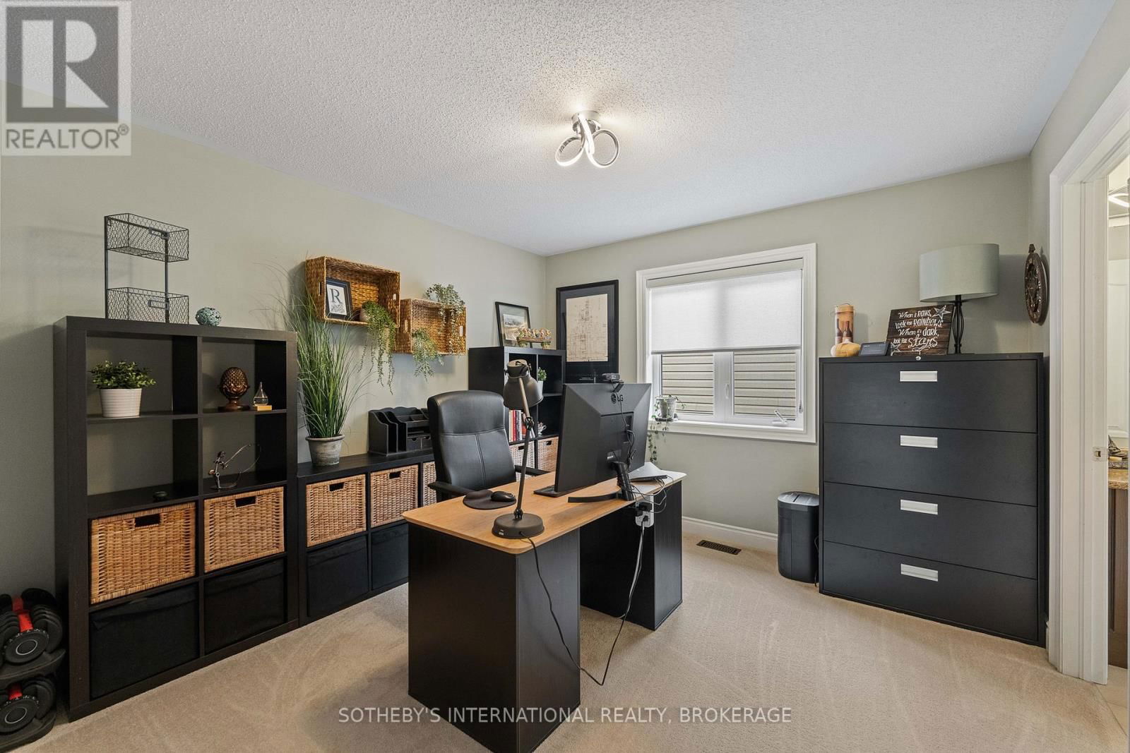 13 ANGELA CRESCENT Image 39