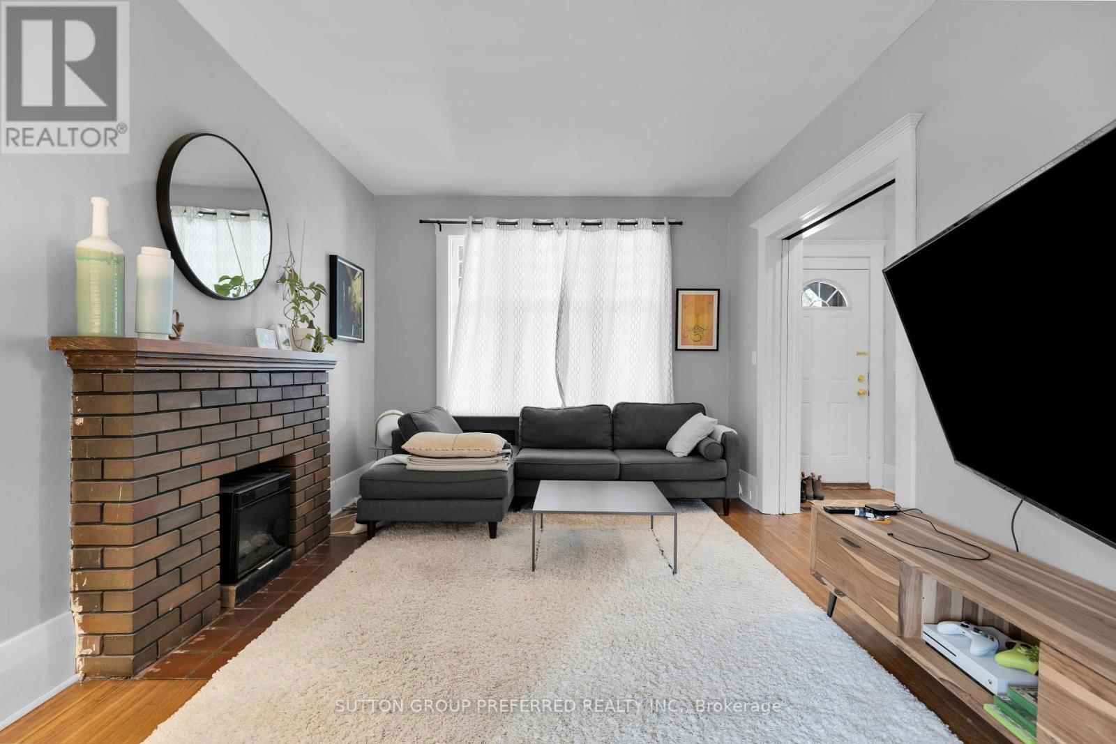 841 DUFFERIN AVENUE Image 12
