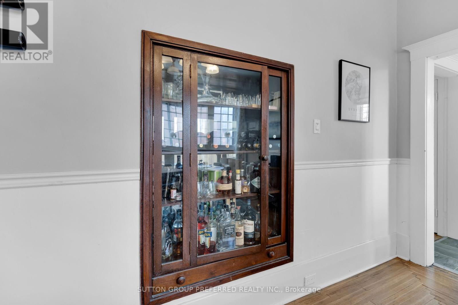 841 DUFFERIN AVENUE Image 15