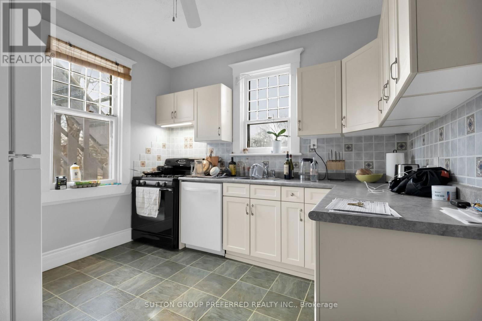 841 DUFFERIN AVENUE Image 16