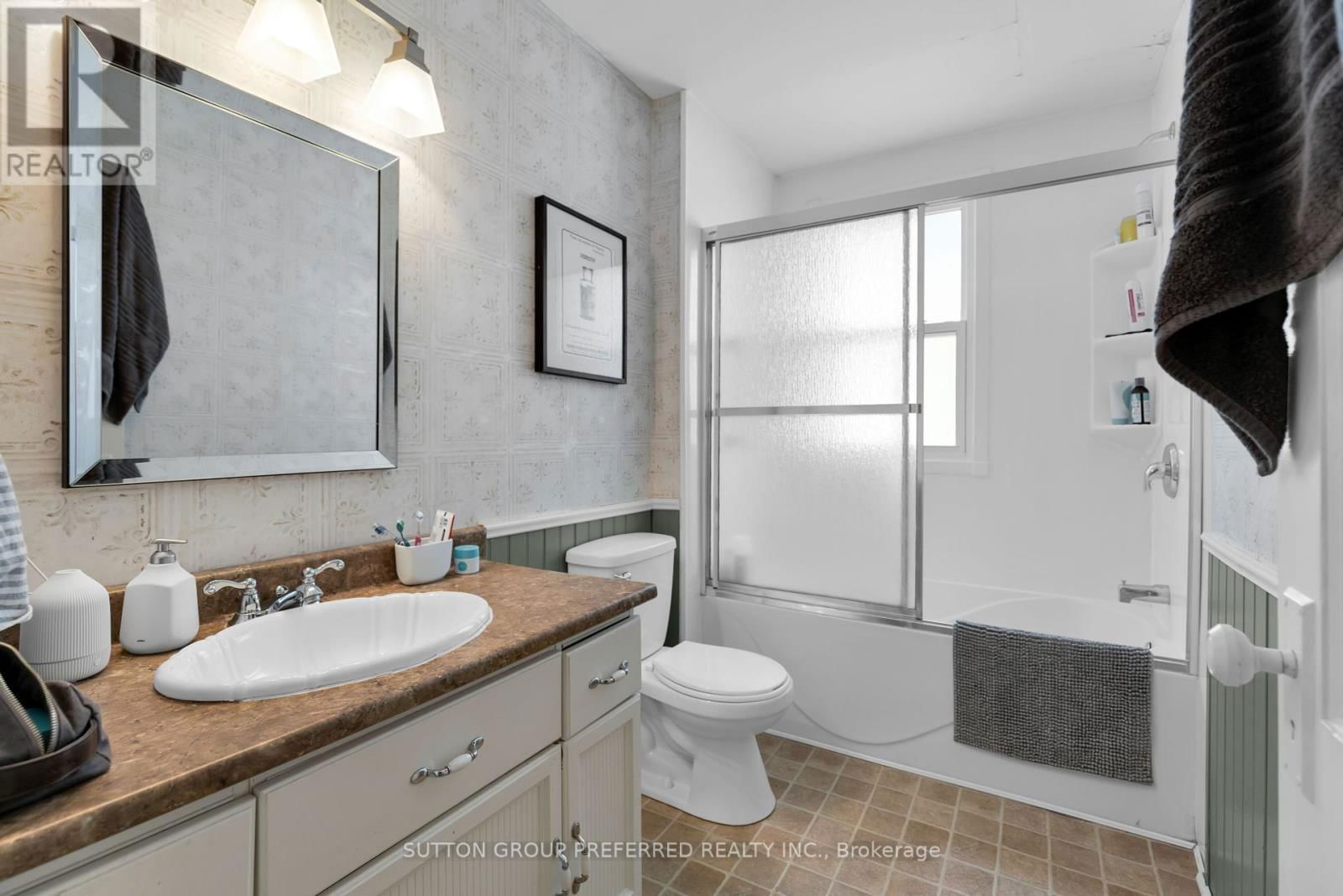 841 DUFFERIN AVENUE Image 20