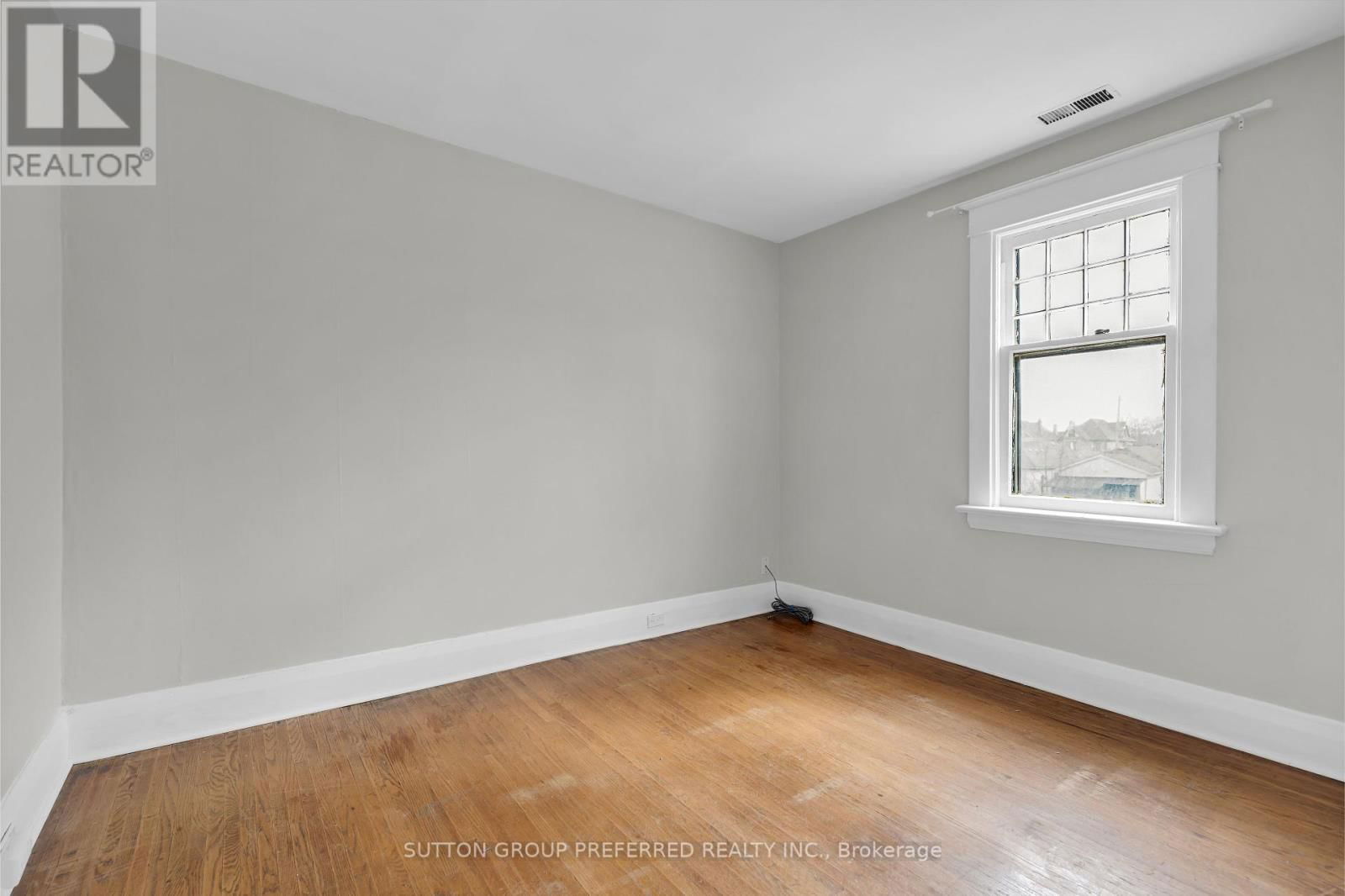 841 DUFFERIN AVENUE Image 24