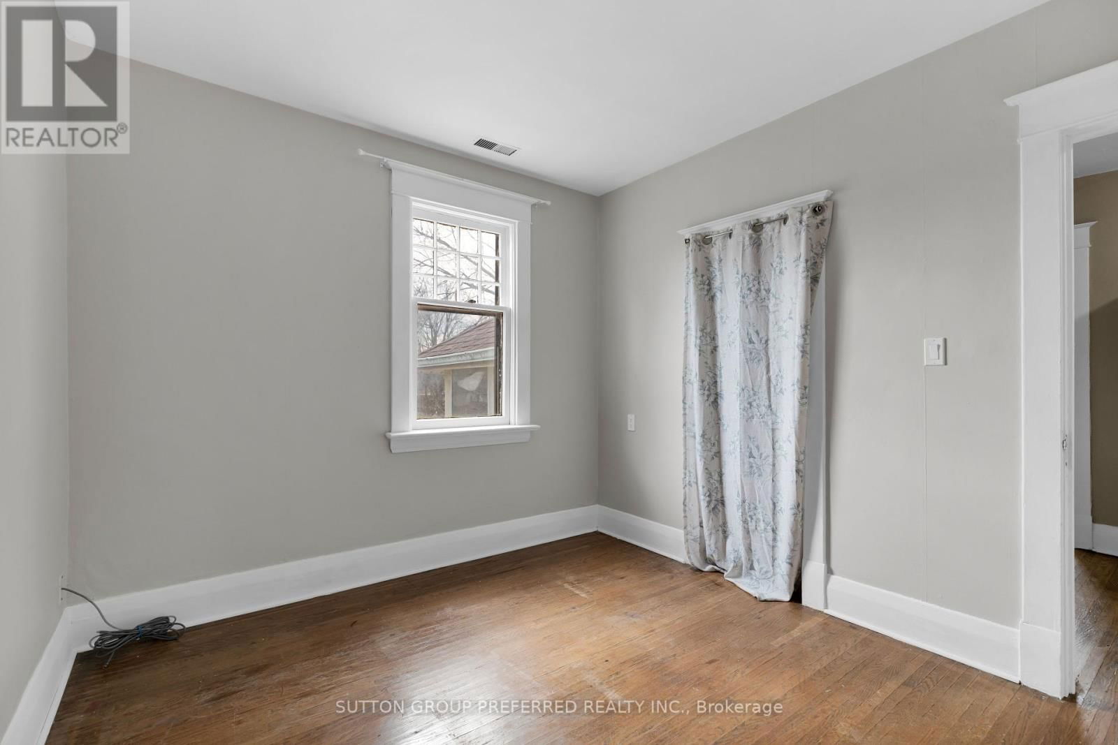 841 DUFFERIN AVENUE Image 25