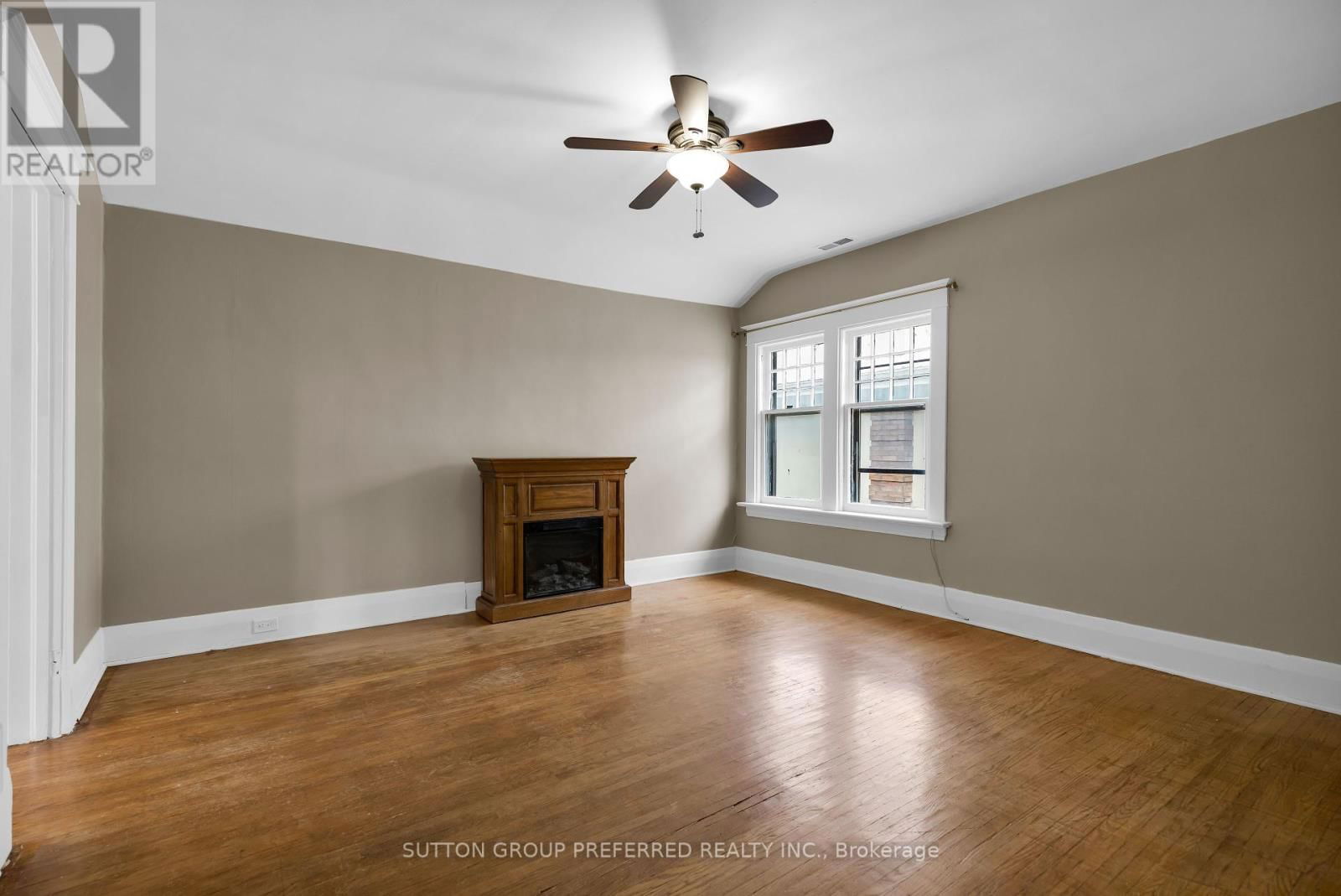 841 DUFFERIN AVENUE Image 28