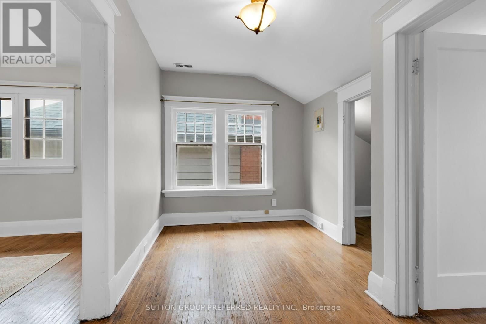 841 DUFFERIN AVENUE Image 29