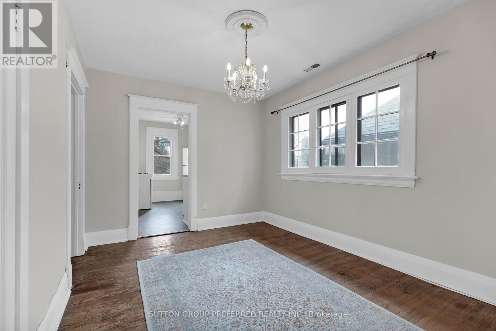 841 DUFFERIN AVENUE Image 31