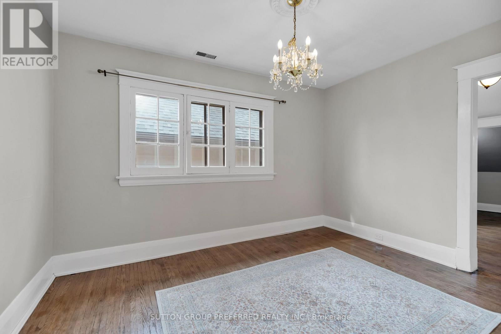 841 DUFFERIN AVENUE Image 32