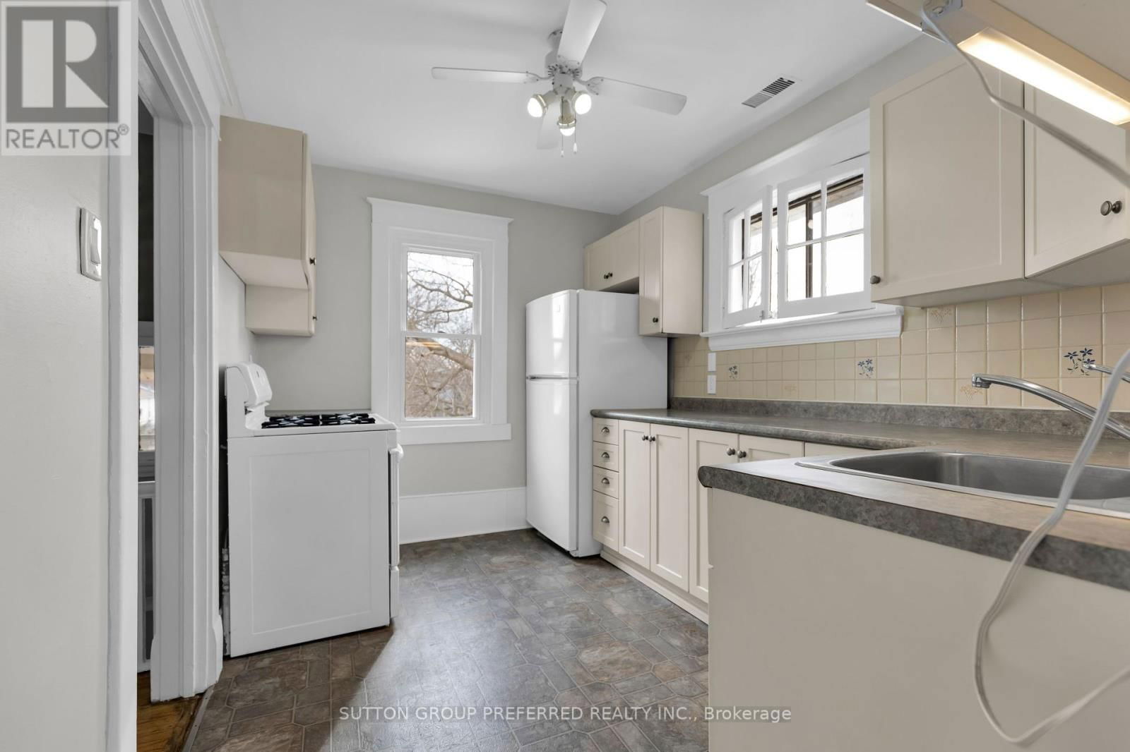 841 DUFFERIN AVENUE Image 33