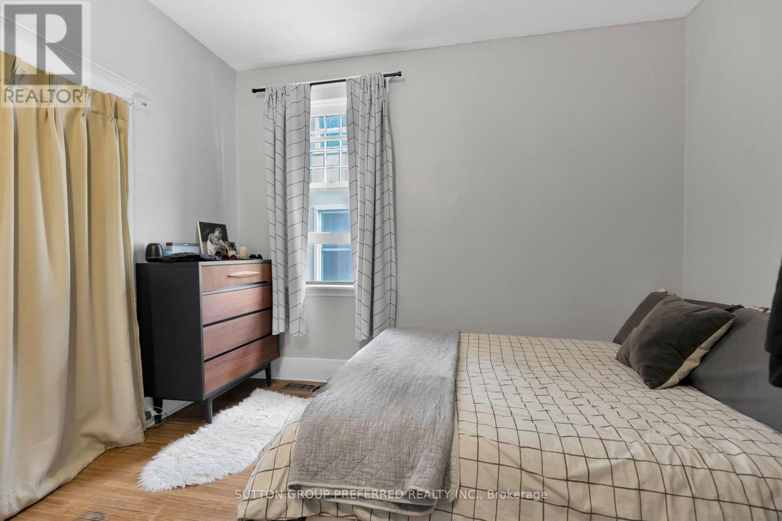 841 DUFFERIN AVENUE Image 35