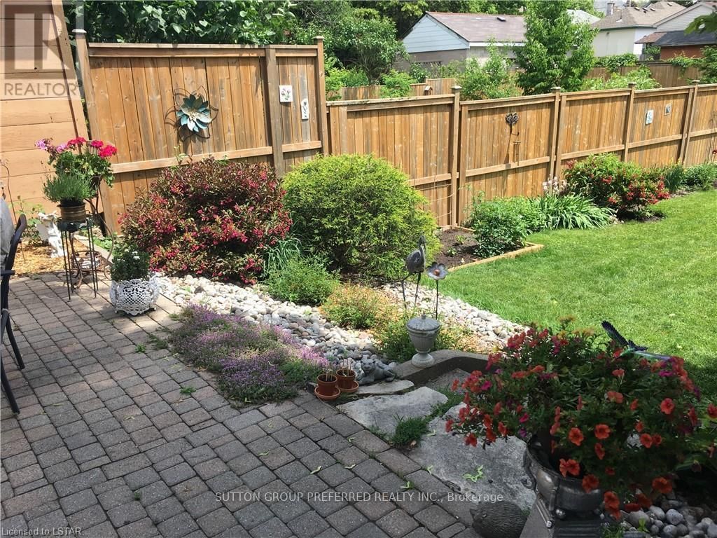 841 DUFFERIN AVENUE Image 44