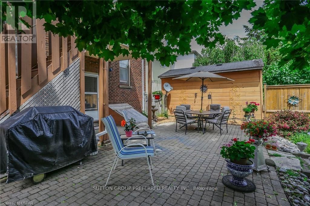841 DUFFERIN AVENUE Image 45