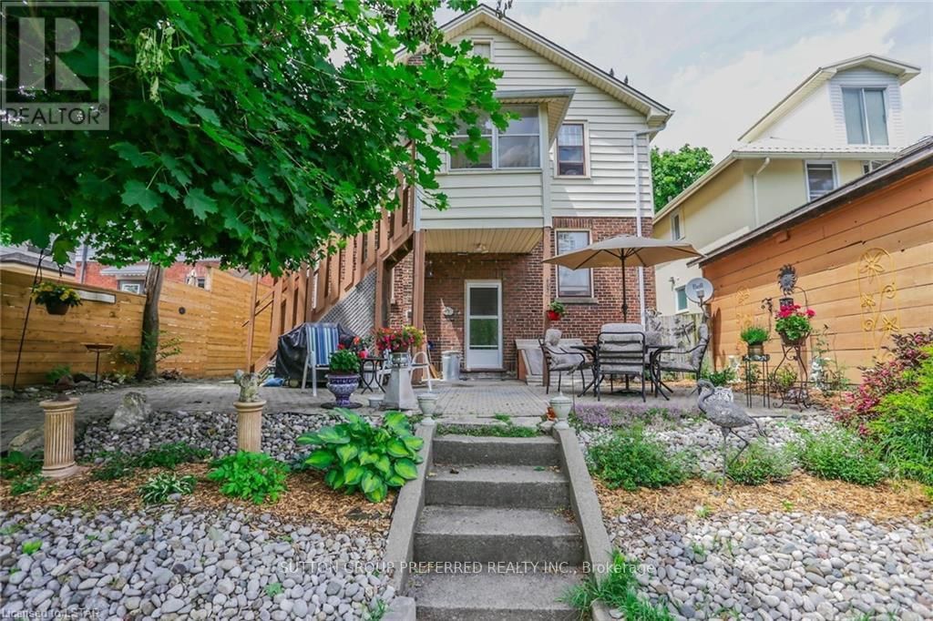 841 DUFFERIN AVENUE Image 47