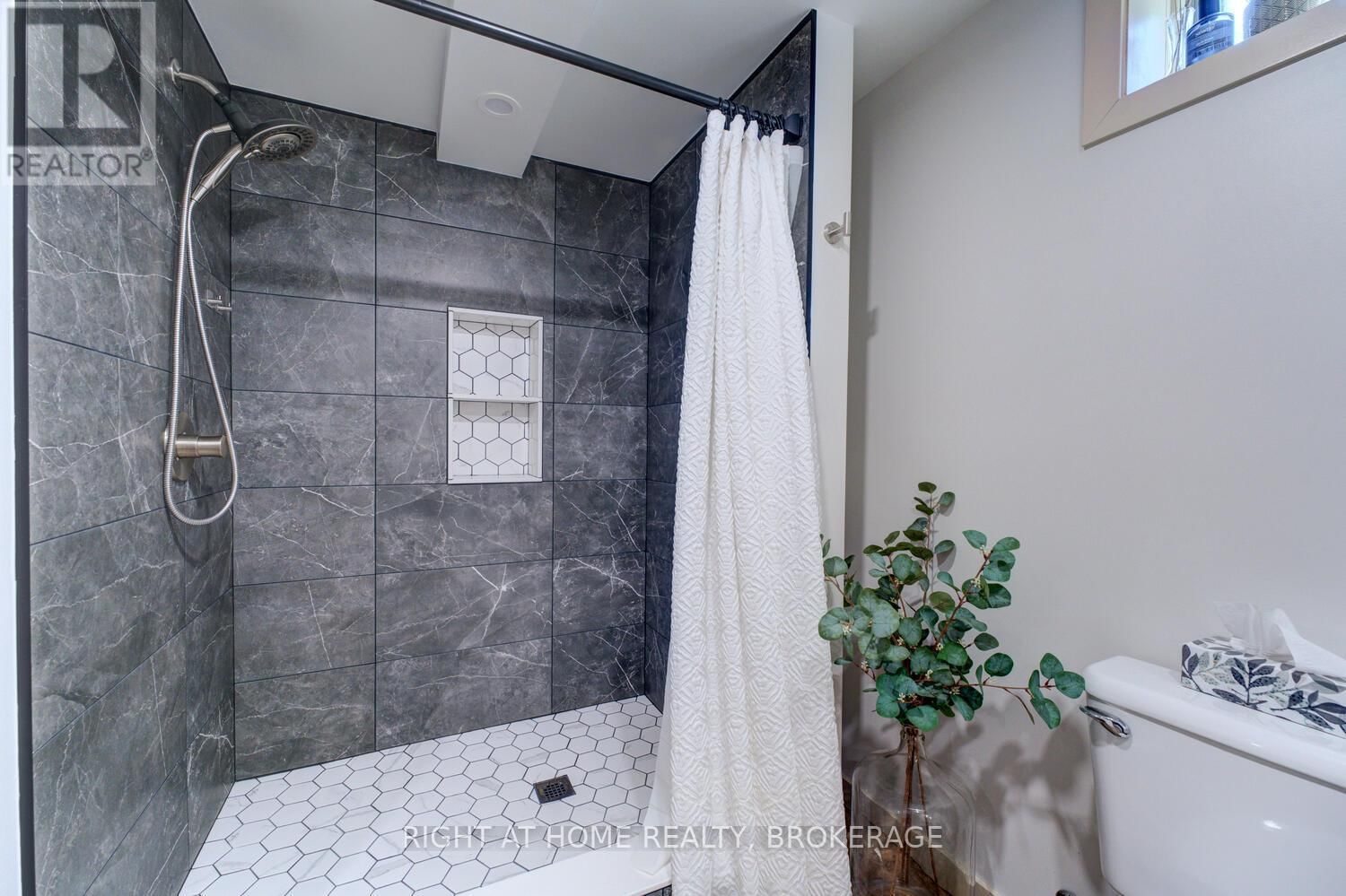 95 SILVER STREET Image 35