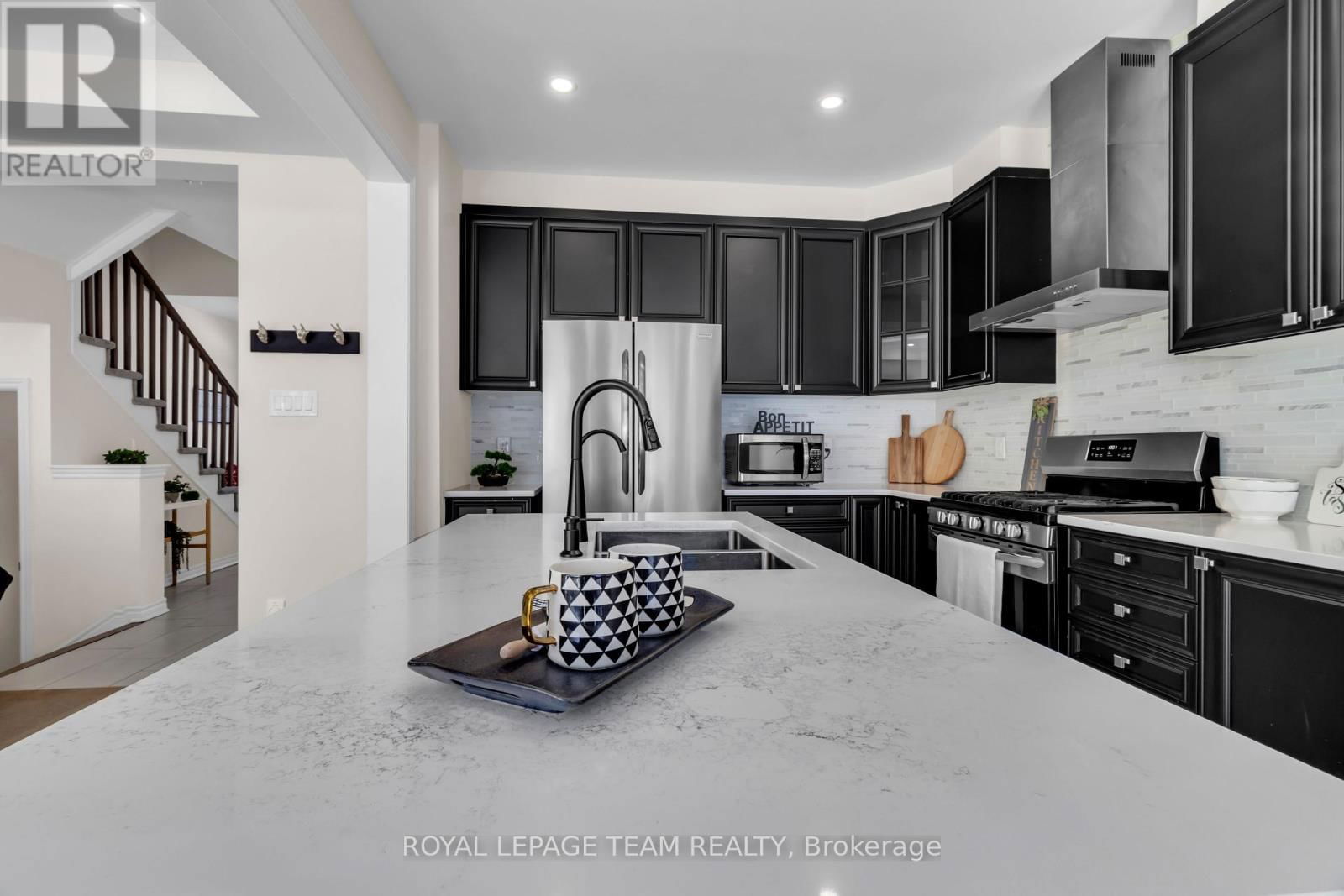 906 NOKOMIS PLACE Image 13