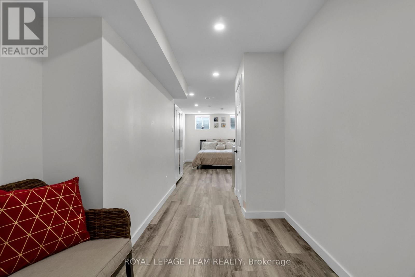 906 NOKOMIS PLACE Image 28