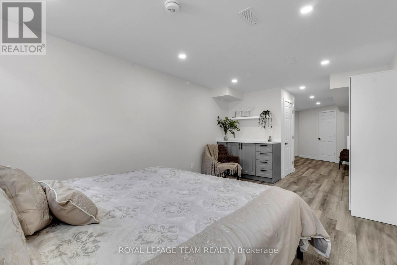 906 NOKOMIS PLACE Image 30