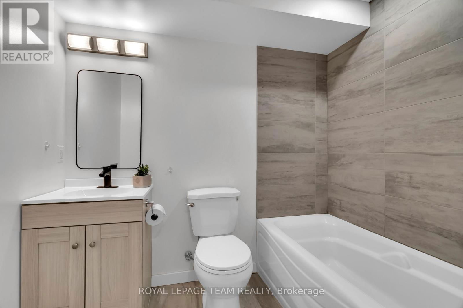 906 NOKOMIS PLACE Image 31