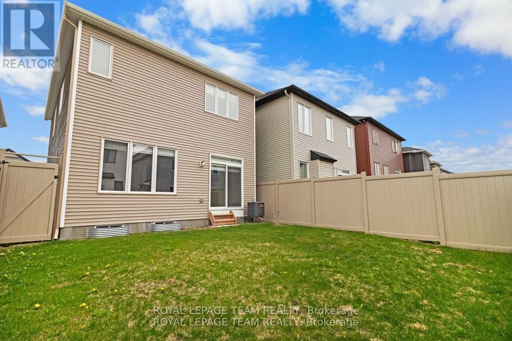 906 NOKOMIS PLACE Image 32