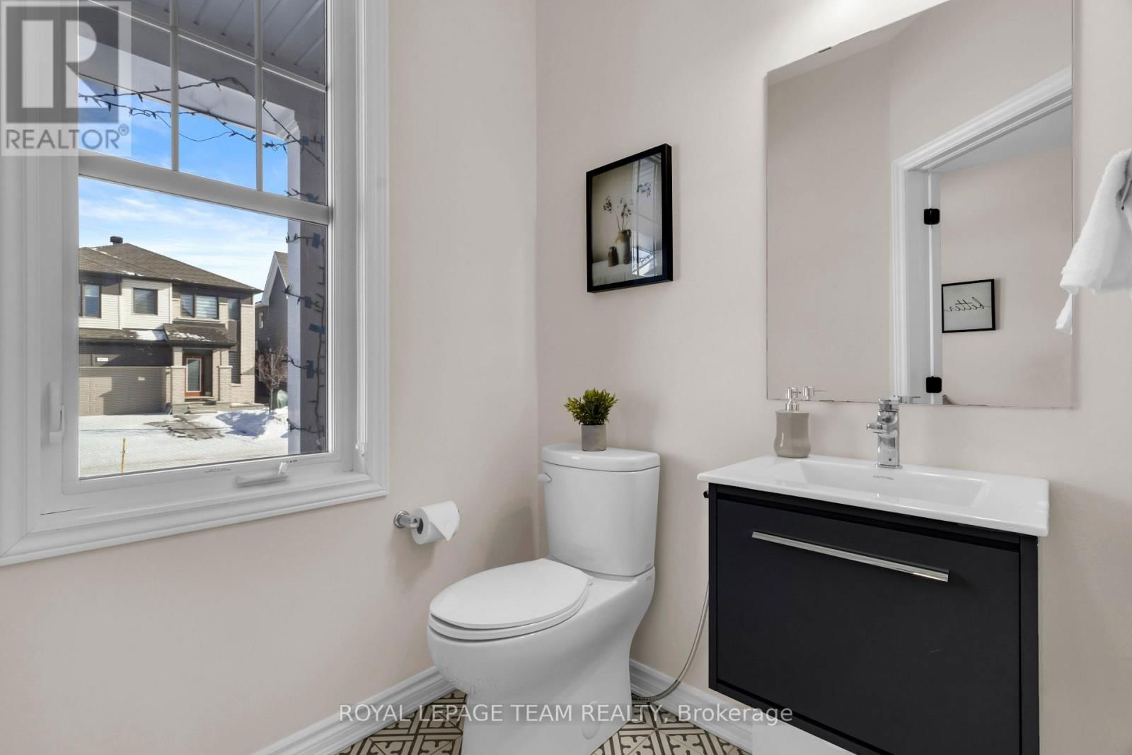 906 NOKOMIS PLACE Image 5