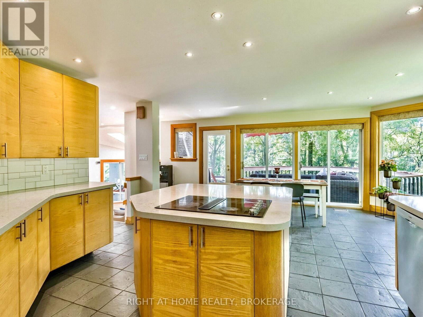774 OLD DUNDAS ROAD Image 16
