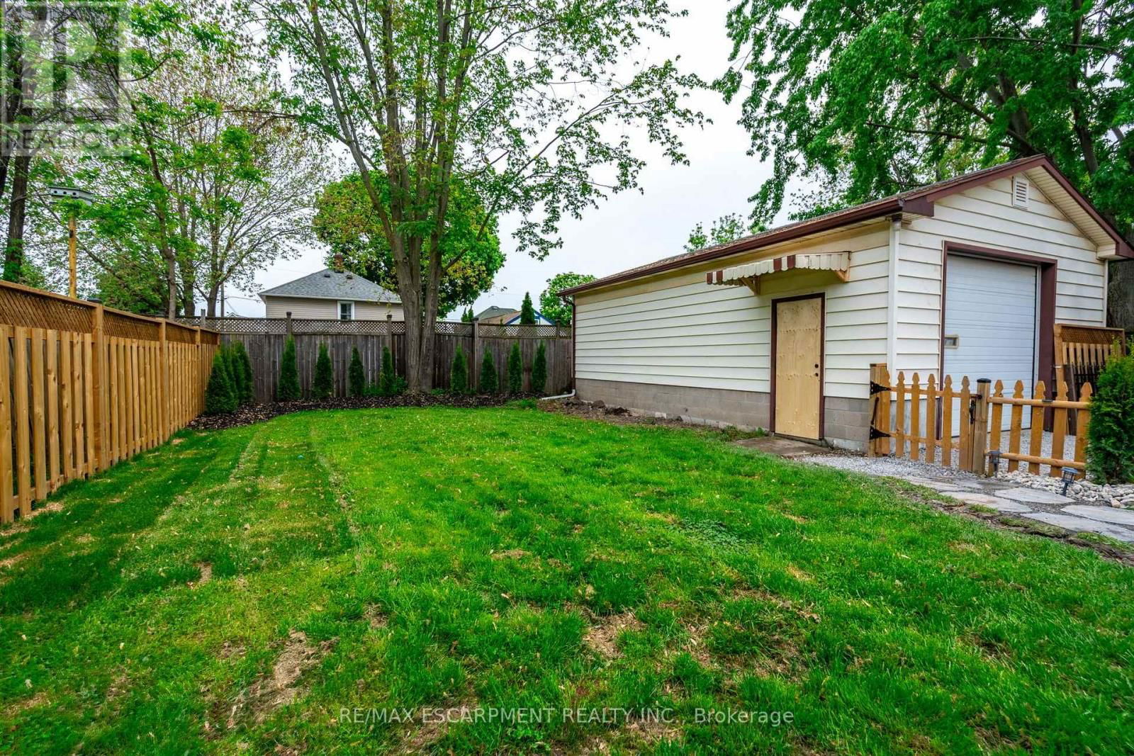 172 PINE STREET SOUTH Image 2