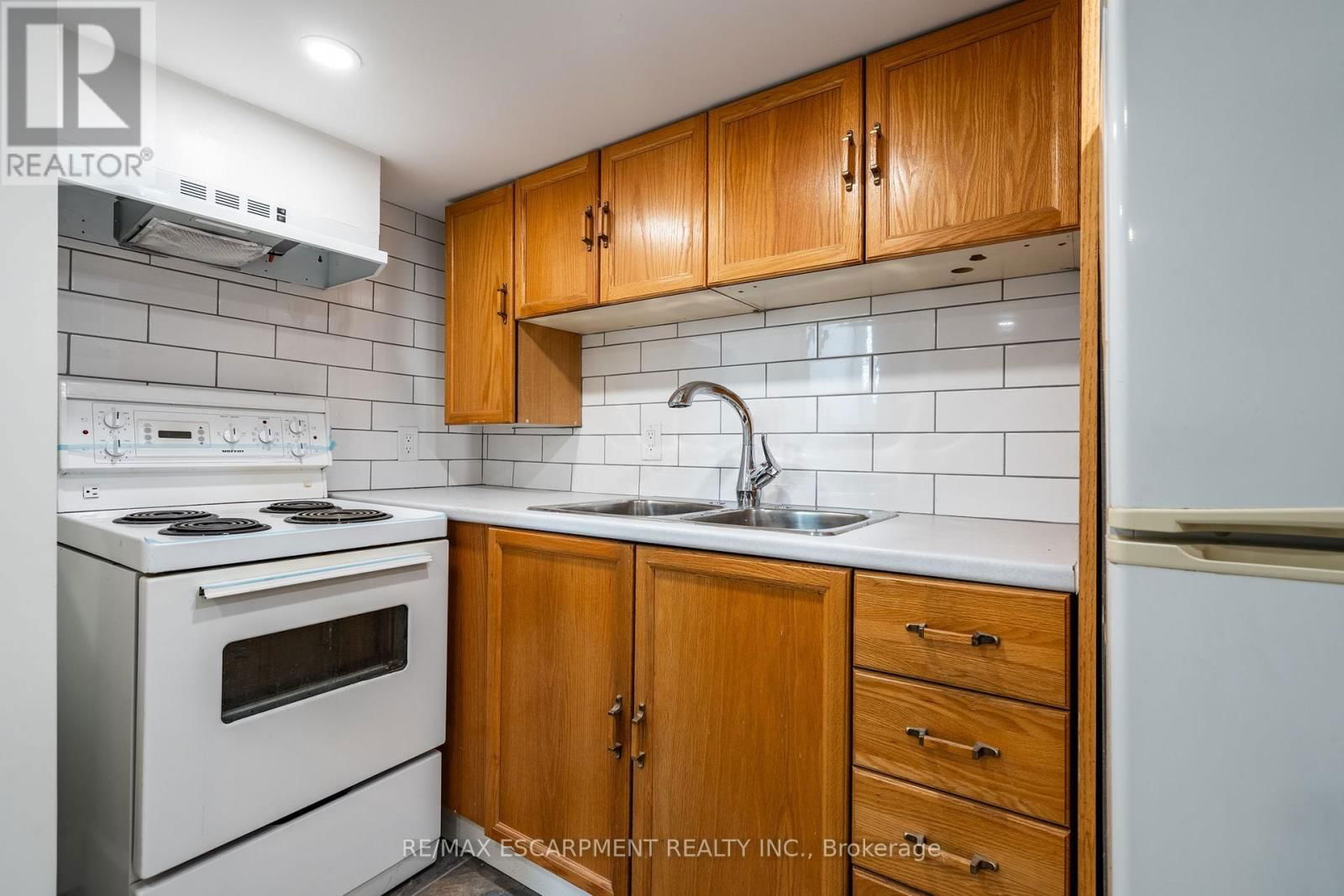 172 PINE STREET SOUTH Image 35