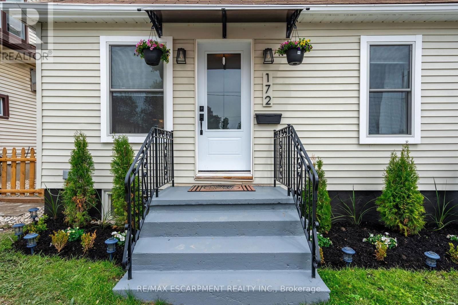 172 PINE STREET SOUTH Image 4