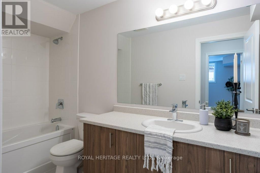 28 - 17 LAKEWOOD CRESCENT Image 12