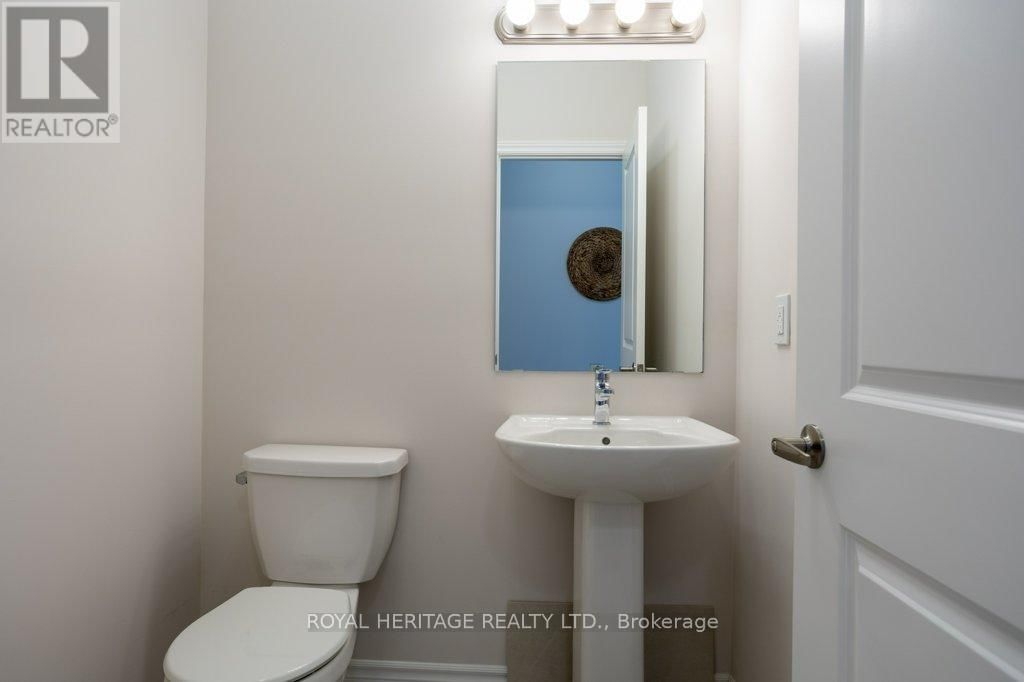 28 - 17 LAKEWOOD CRESCENT Image 4