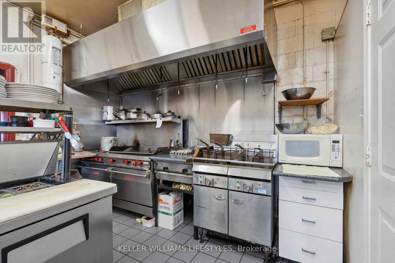 103 COMMISSIONER STREET Image 12