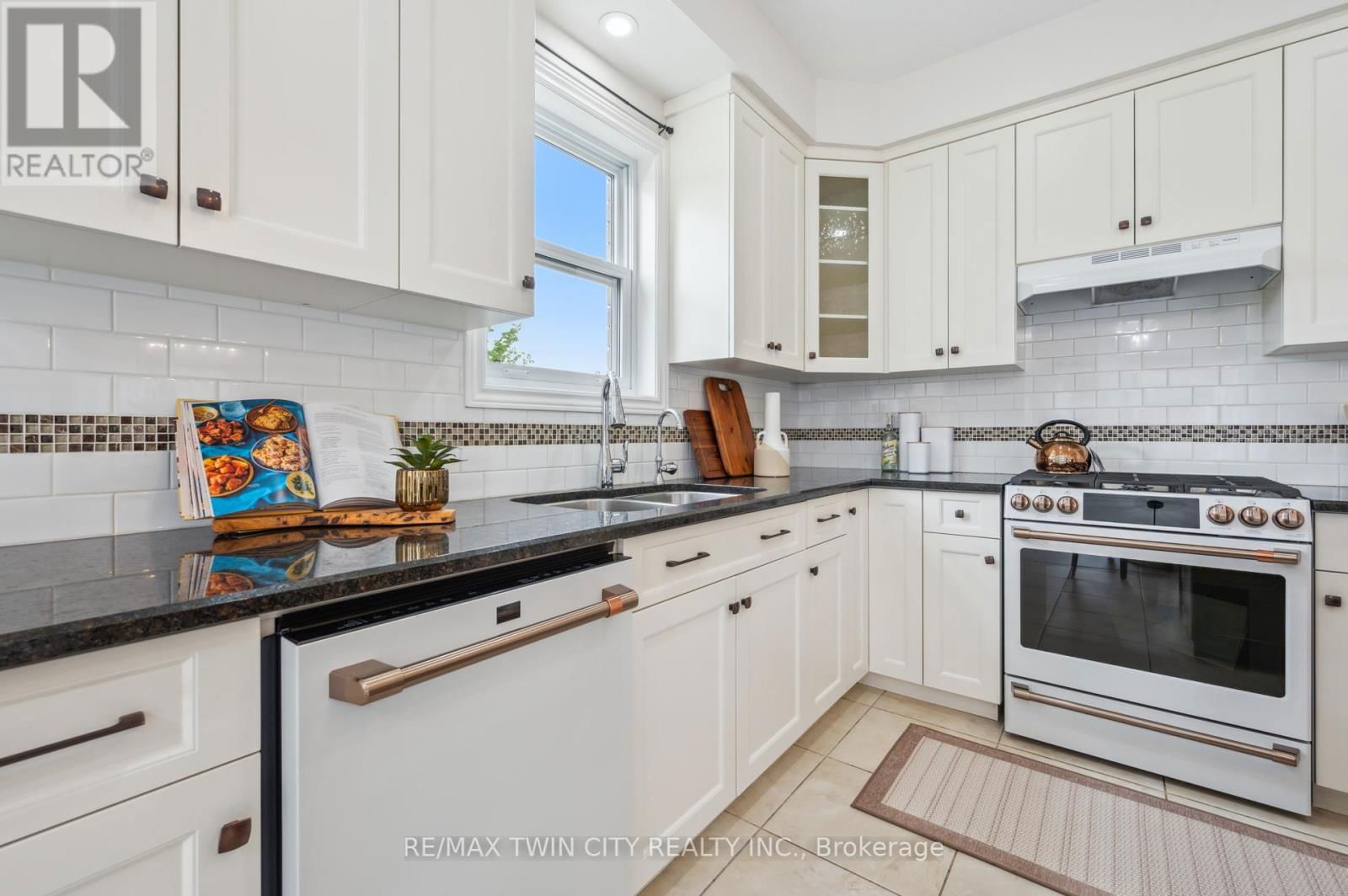 450 APPLEGATE COURT Image 14