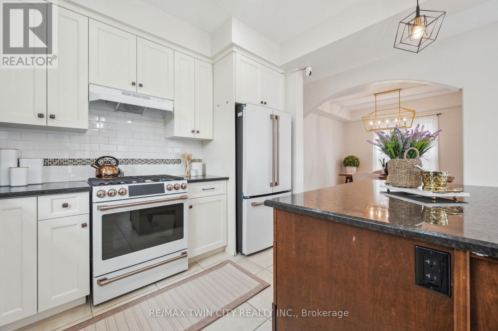 450 APPLEGATE COURT Image 15
