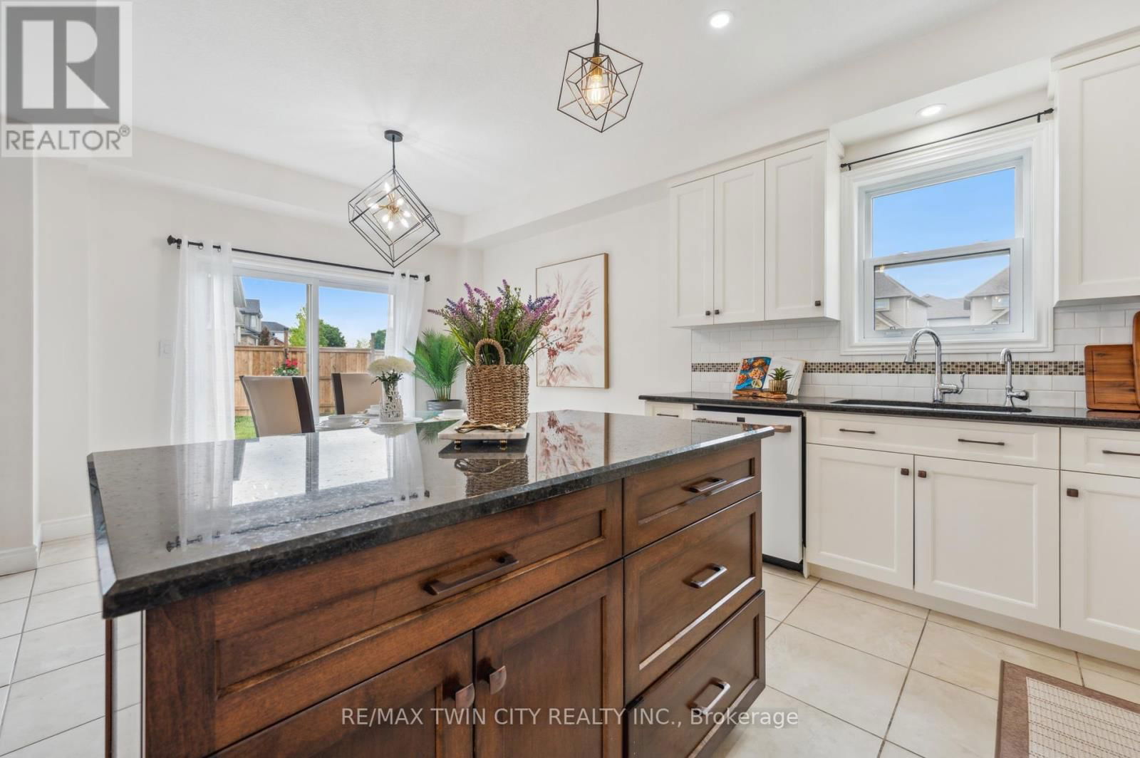 450 APPLEGATE COURT Image 16
