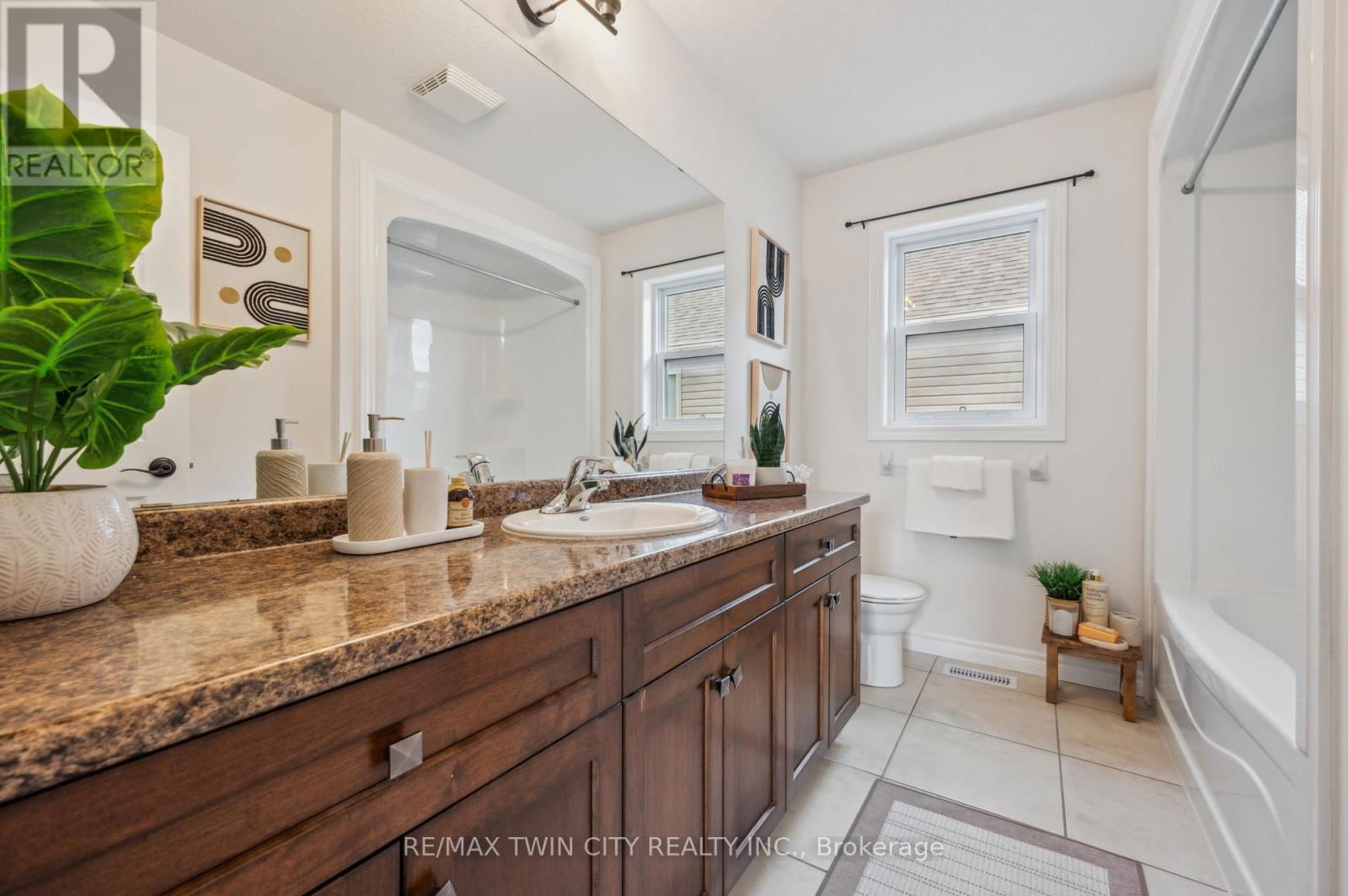 450 APPLEGATE COURT Image 32