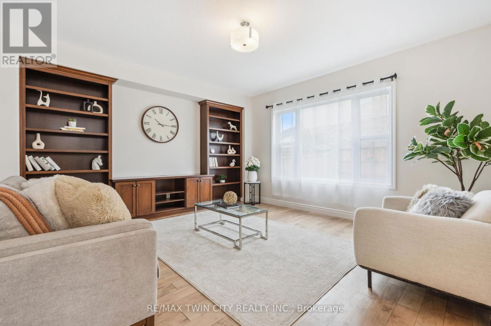 450 APPLEGATE COURT Image 8