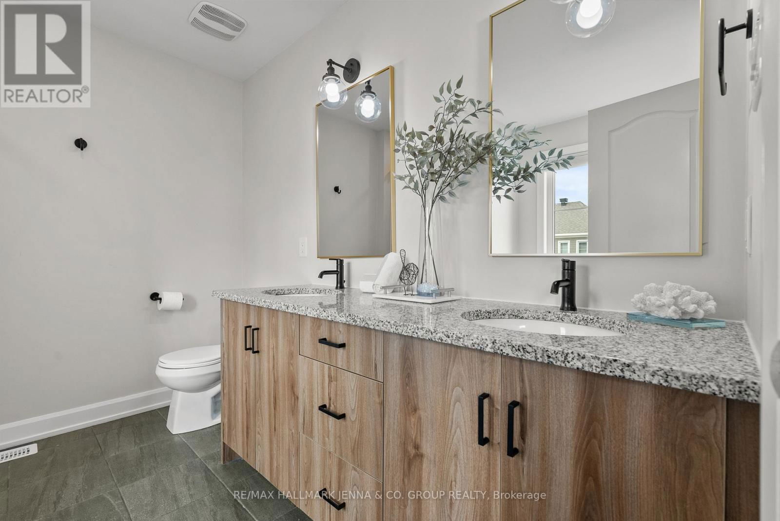 52 HACKAMORE CRESCENT Image 18