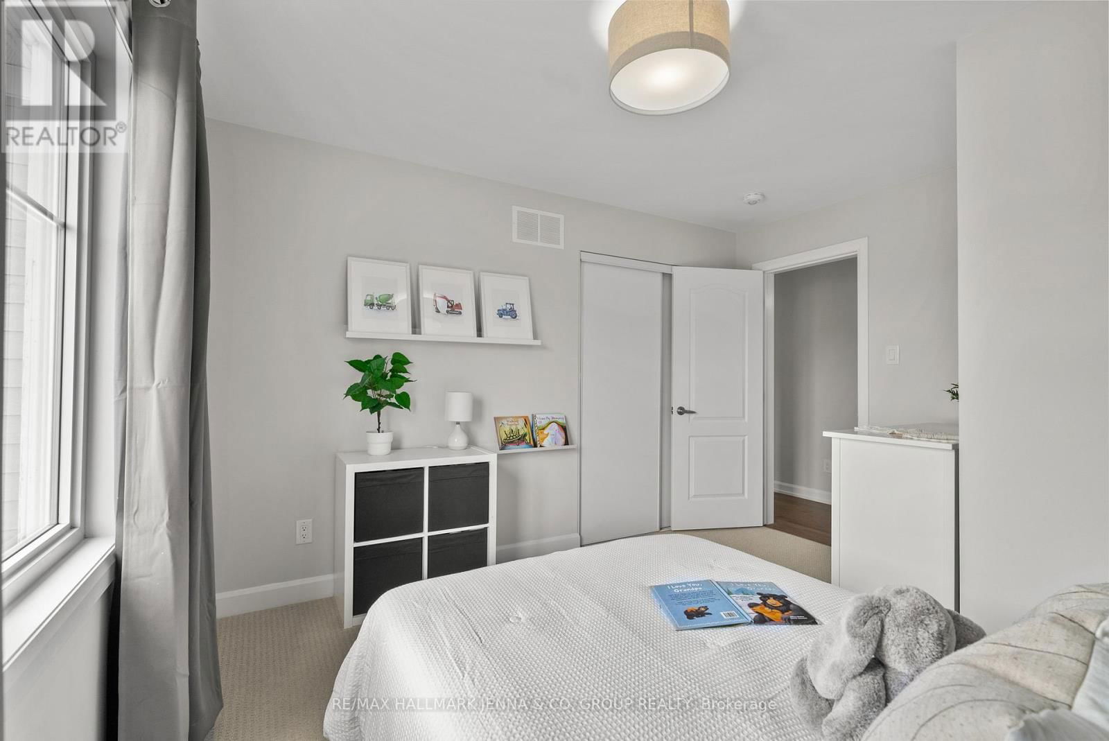 52 HACKAMORE CRESCENT Image 21