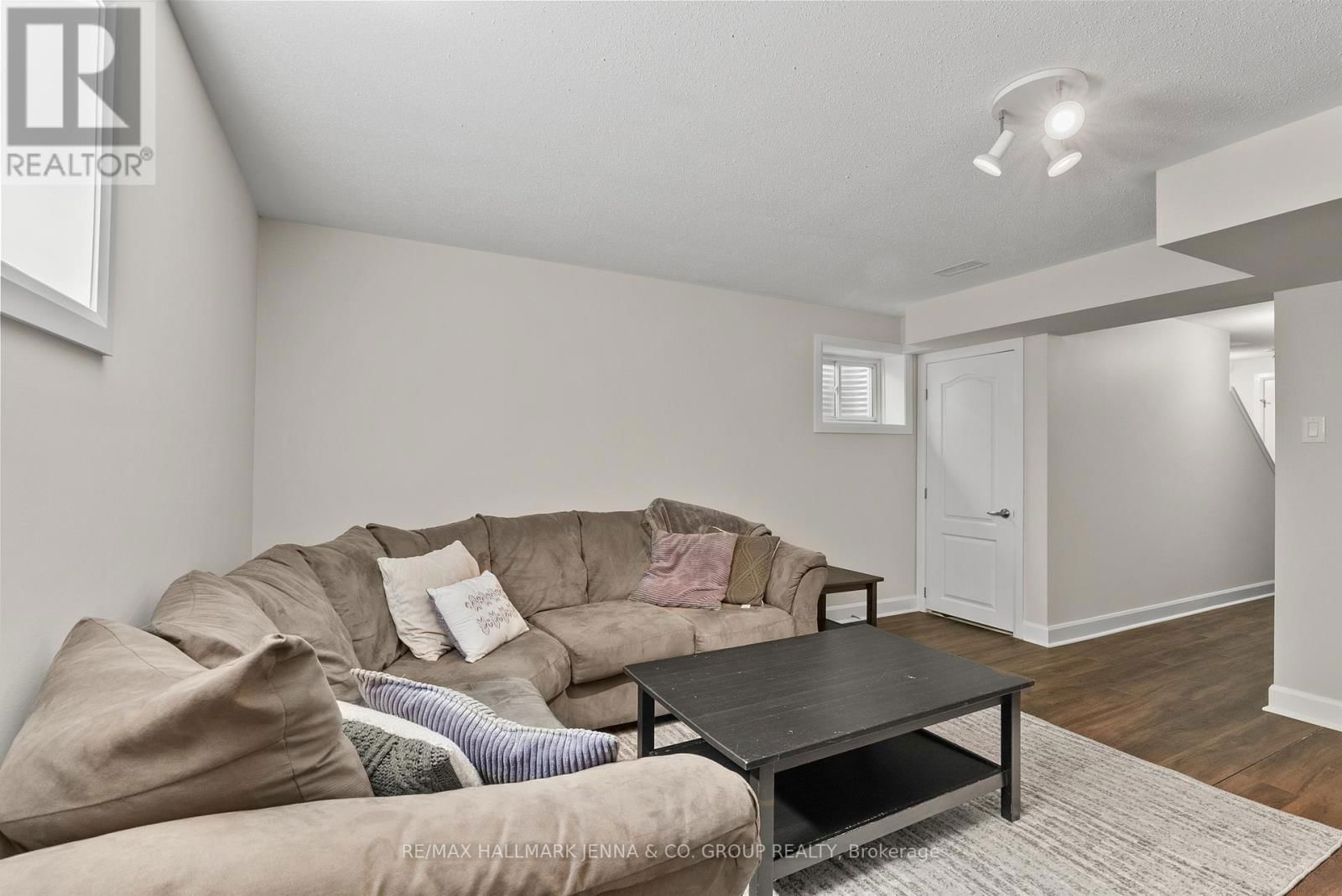 52 HACKAMORE CRESCENT Image 25