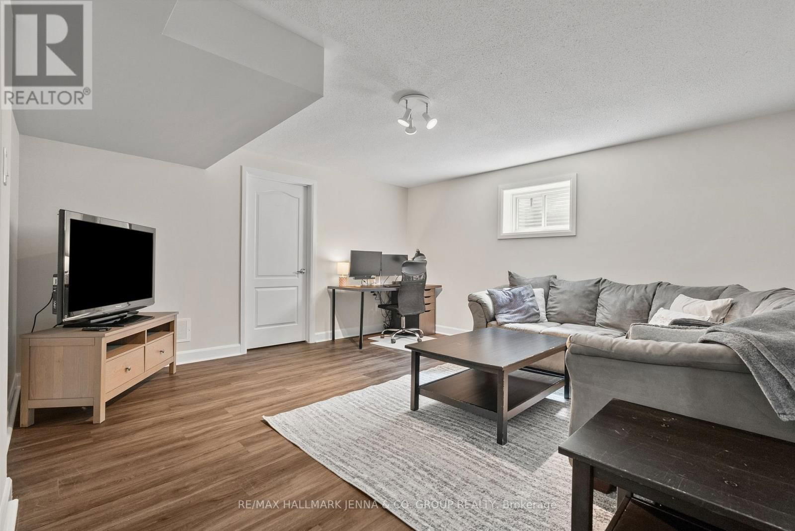 52 HACKAMORE CRESCENT Image 26