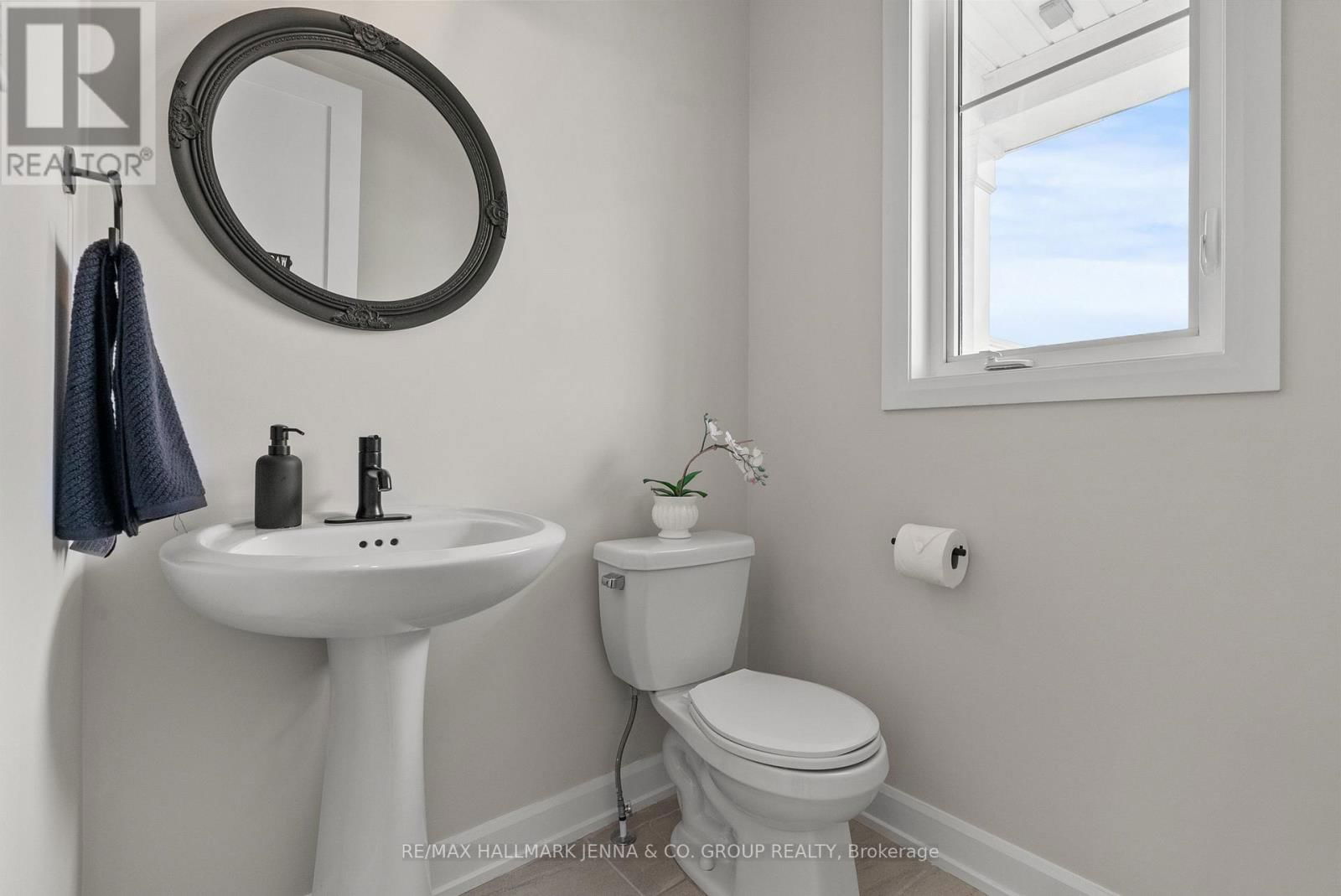 52 HACKAMORE CRESCENT Image 4