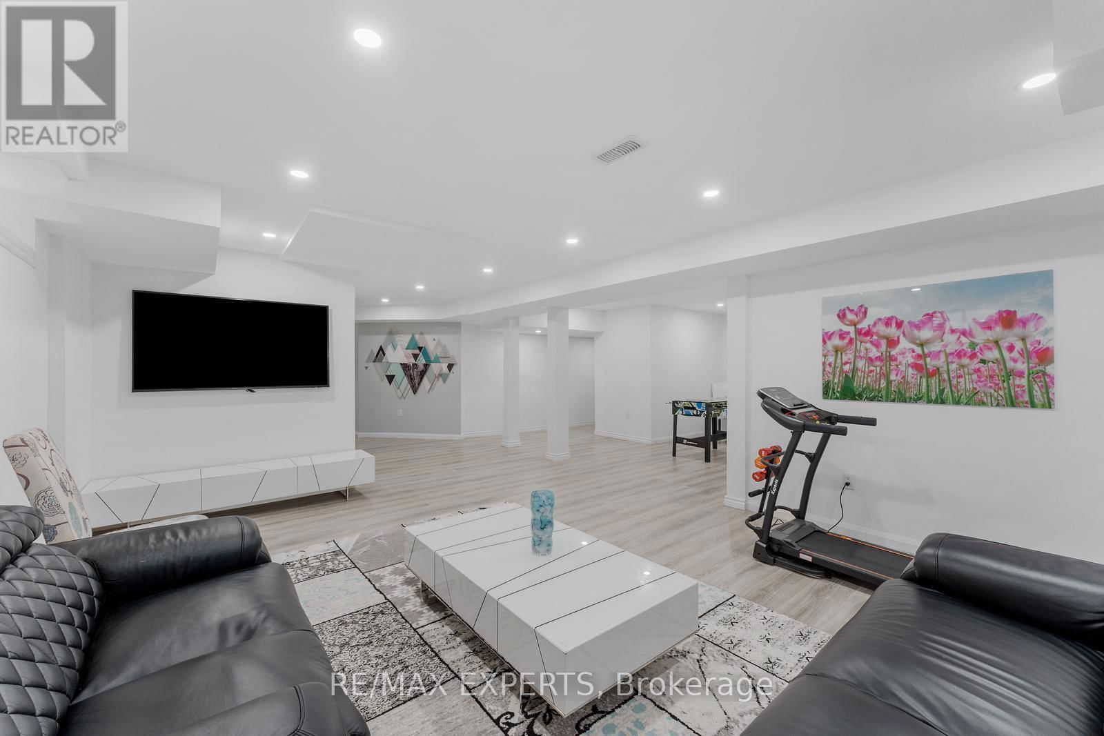 21 MALCOLM CRESCENT Image 33
