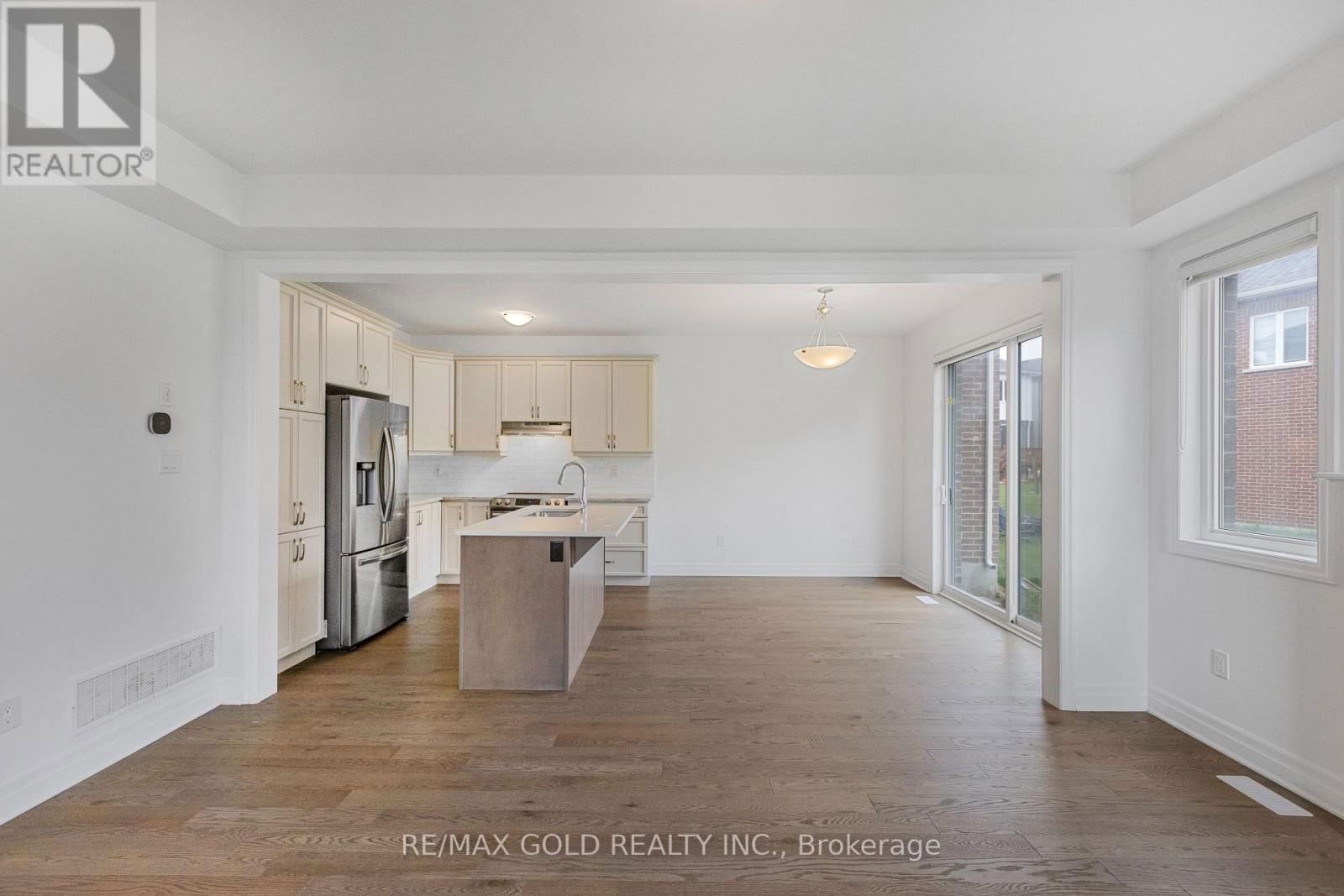 165 FORESTWALK STREET Image 10