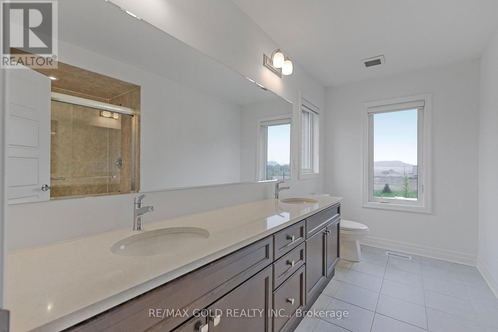 165 FORESTWALK STREET Image 25