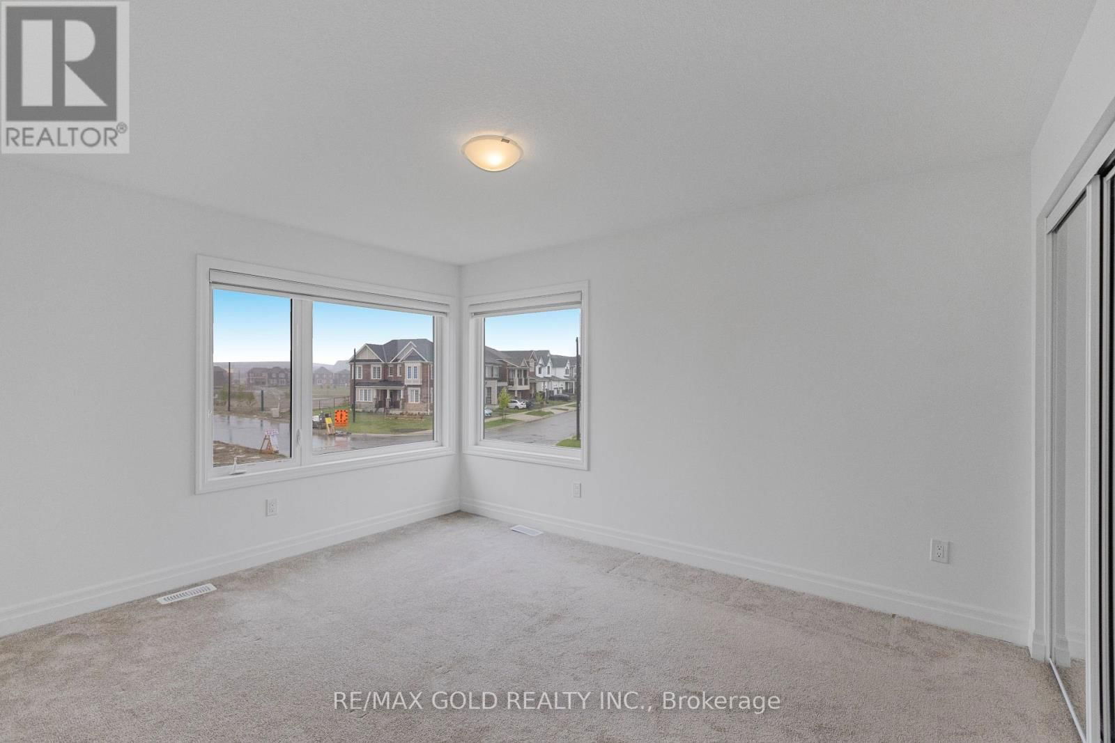 165 FORESTWALK STREET Image 32