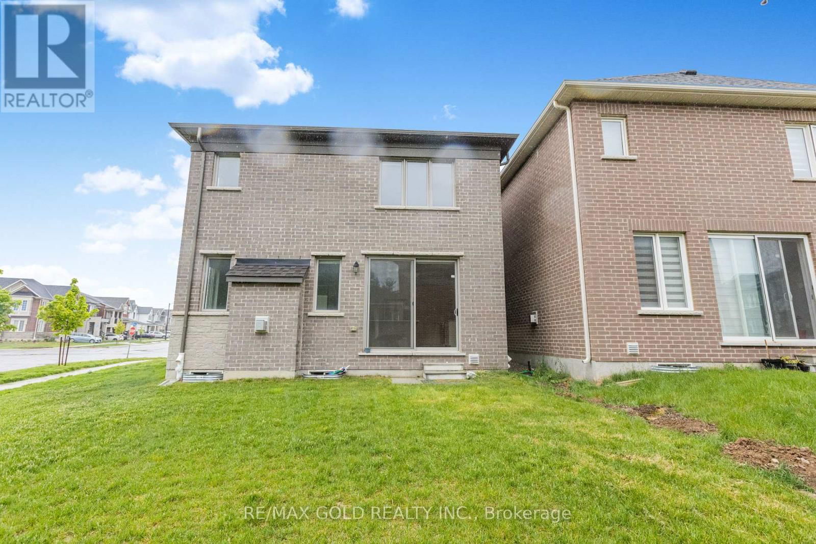 165 FORESTWALK STREET Image 42