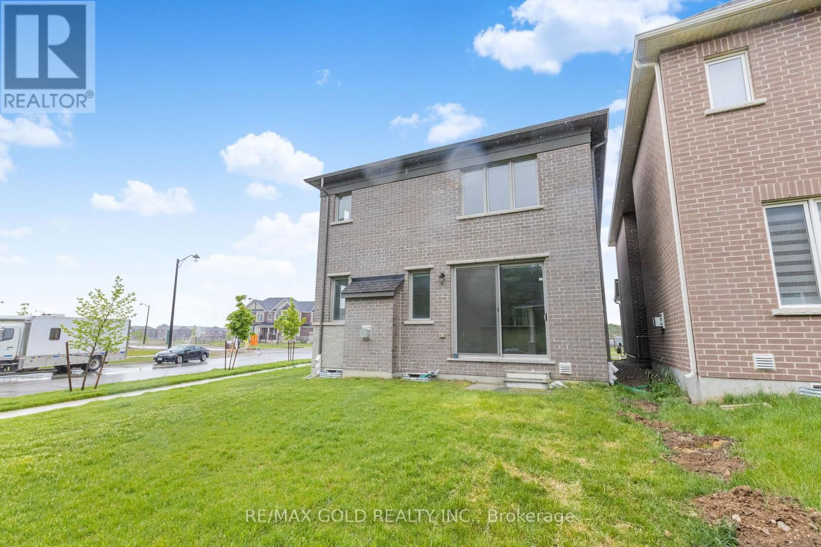 165 FORESTWALK STREET Image 43