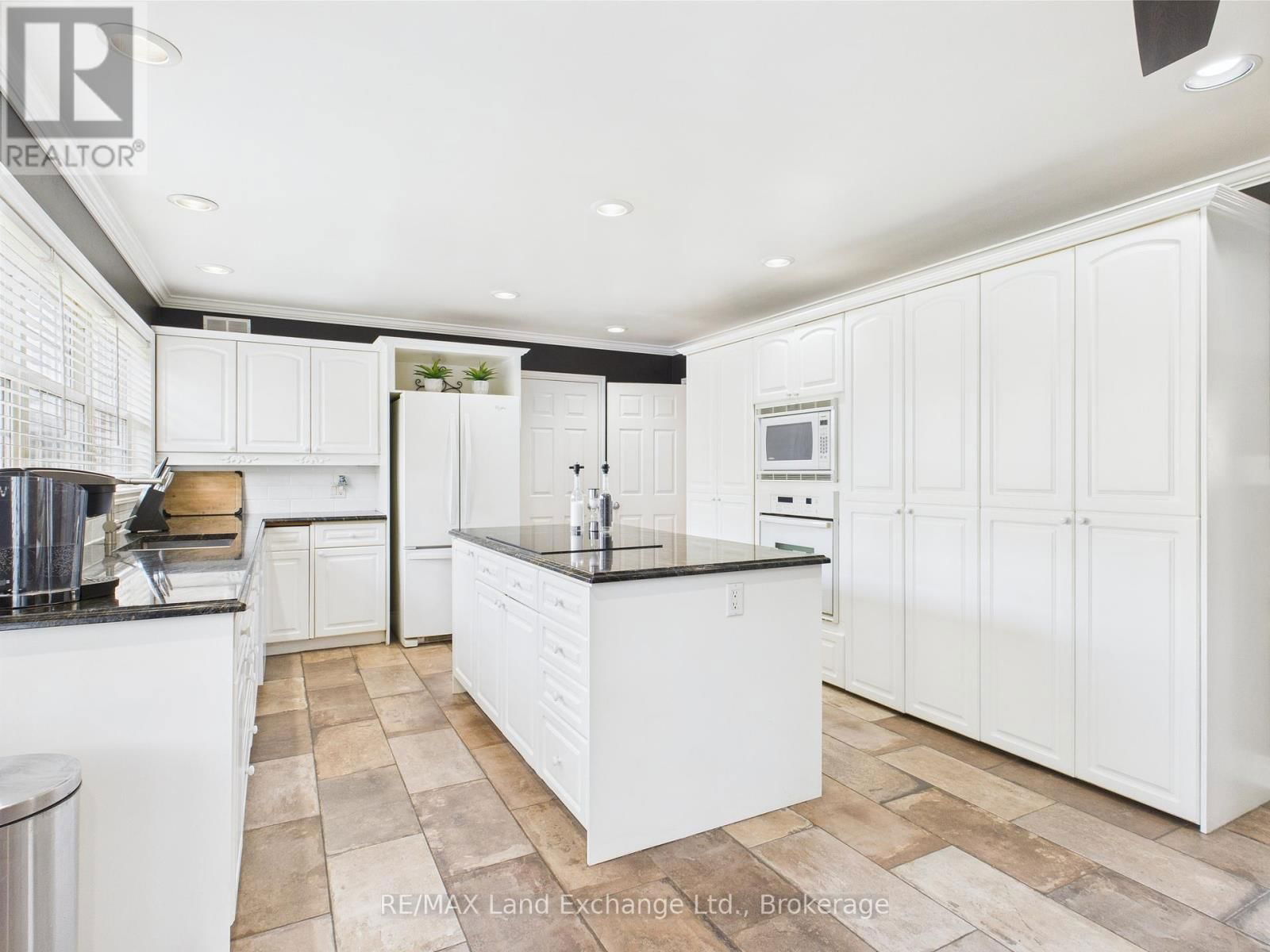 4 EASTWOOD CRESCENT Image 10